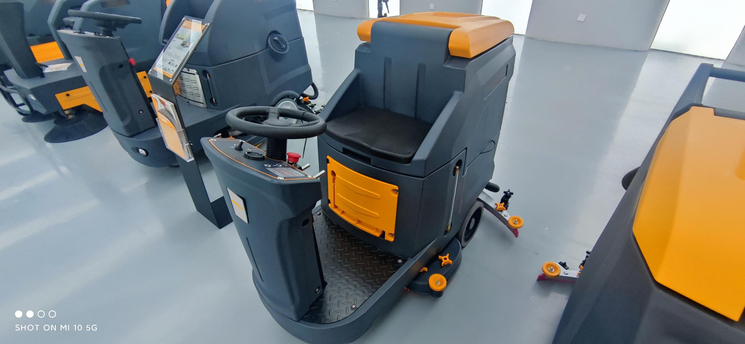 駕駛式洗地機清潔到位嘛?效率如何