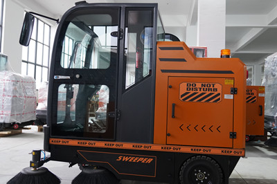 掃地機廠家的工業(yè)掃地機在電子工業(yè)園區(qū)使用的好處