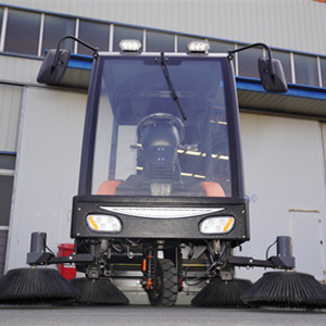 榮事達駕駛式掃地機在休息度假區要注意什么